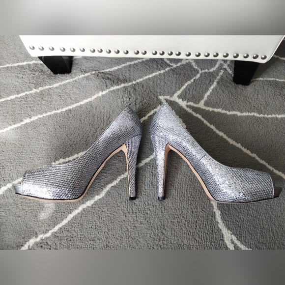 Badgley Mischka Peep Toe Sparkly Glitter Heels - Picture 4 of 9